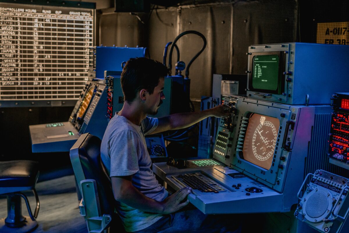 engineer in een machineruimte